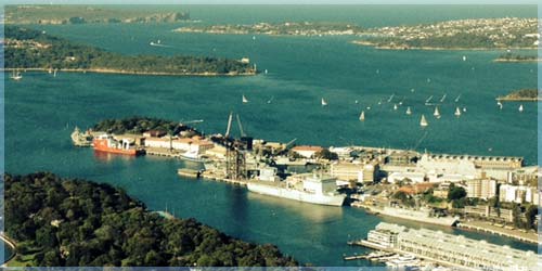 Sydneybe repülővel érkezni csodás dolog, de valószínűleg hajóval is, mert állítólag még az elítéltek is ujjongásban törtek ki, amikor megérkezett a velük a hajó Sydney kikötőjébe. Sydneybe repülővel érkezni csodás dolog, de valószínűleg hajóval is, mert állítólag még az elítéltek is ujjongásban törtek ki, amikor megérkezett a velük a hajó Sydney kikötőjébe.